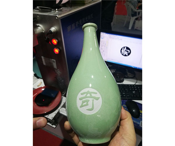 酒瓶激光個(gè)性定制效果